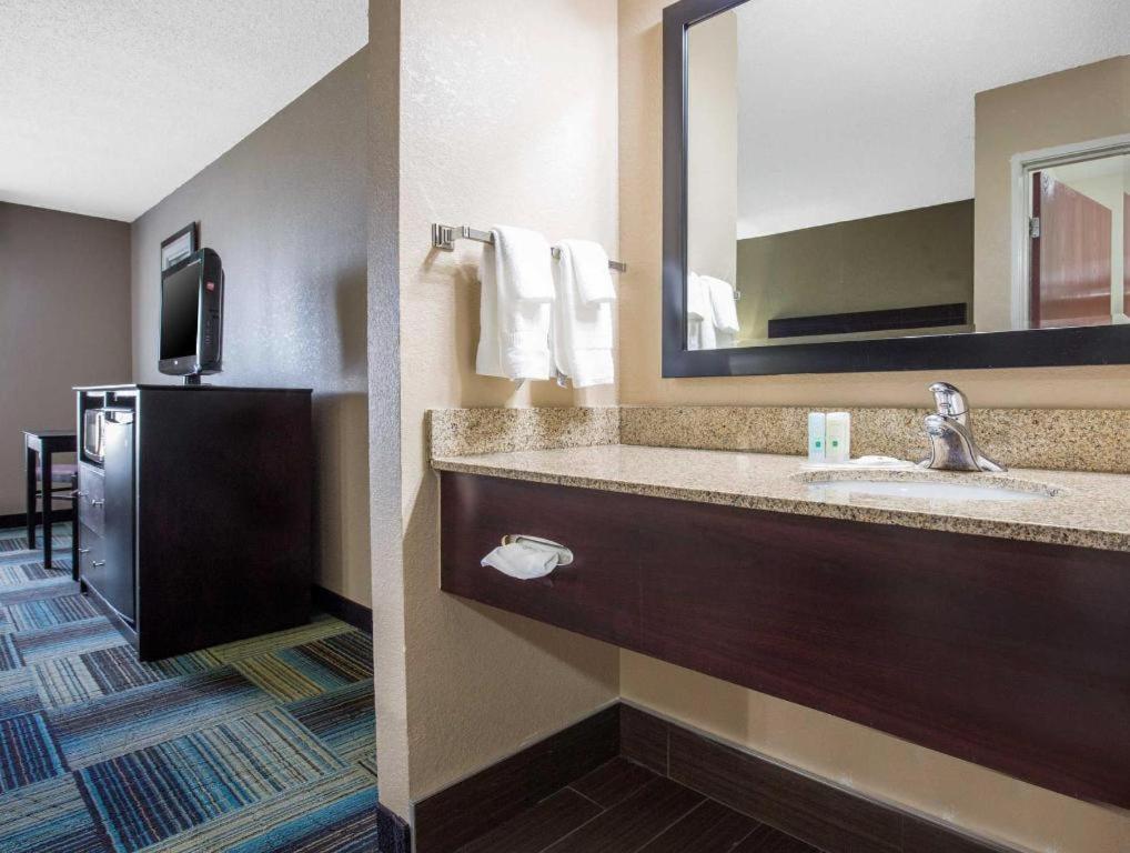 Quality Inn & Suites Arnold - St Louis Εξωτερικό φωτογραφία